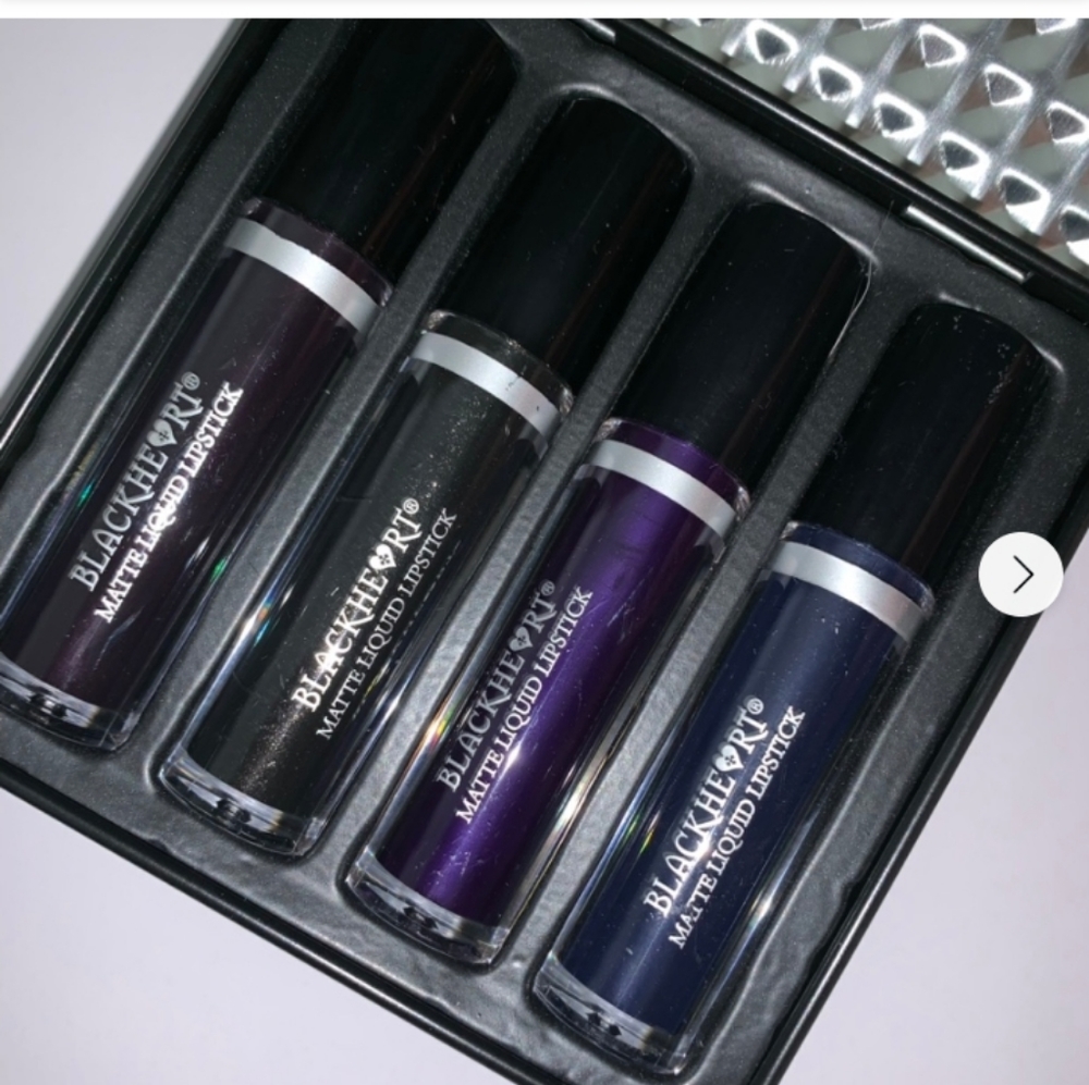 Black matte lipstick set
